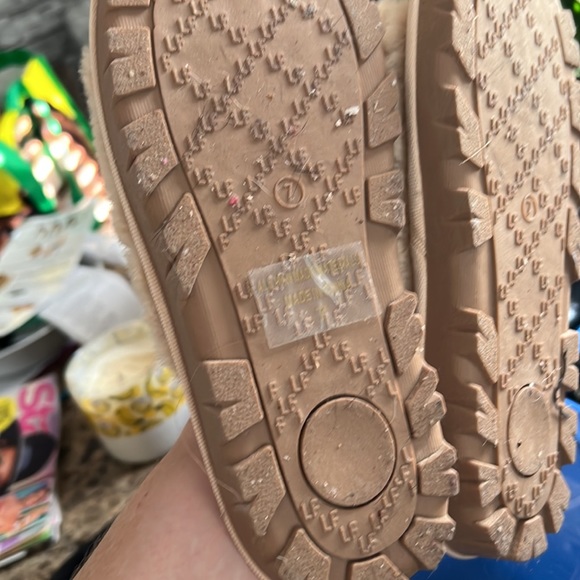 Wild diva size 7 glam slippers lightly used /tried on - Picture 3 of 4